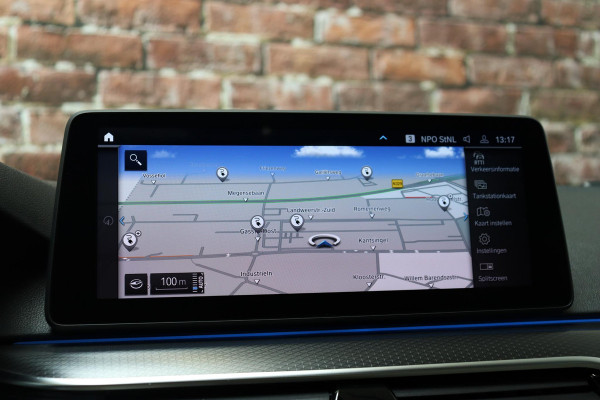BMW 5 Serie Touring 530e xDrive High Executive M Sport Pakket Automaat / Live Cockpit Professional / Driving Assistant Professional / Laserlicht / Panoramadak / Trekhaak / Stuurwielverwarming / Ambiance Verlichting / Stoelverwarming voor+achter / Head-Up Display / DAB / Hifi / Sportstoelen