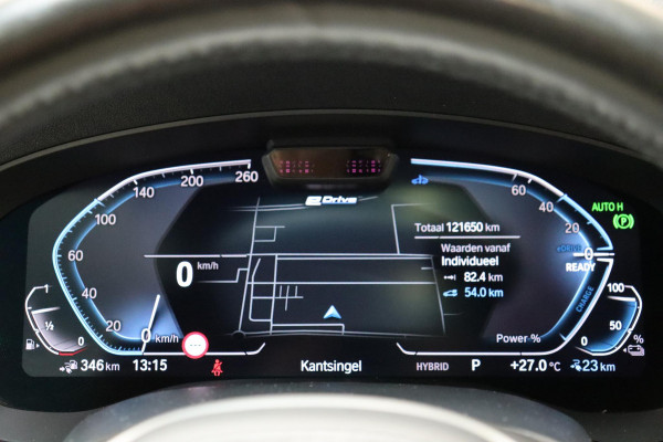 BMW 5 Serie Touring 530e xDrive High Executive M Sport Pakket Automaat / Live Cockpit Professional / Driving Assistant Professional / Laserlicht / Panoramadak / Trekhaak / Stuurwielverwarming / Ambiance Verlichting / Stoelverwarming voor+achter / Head-Up Display / DAB / Hifi / Sportstoelen