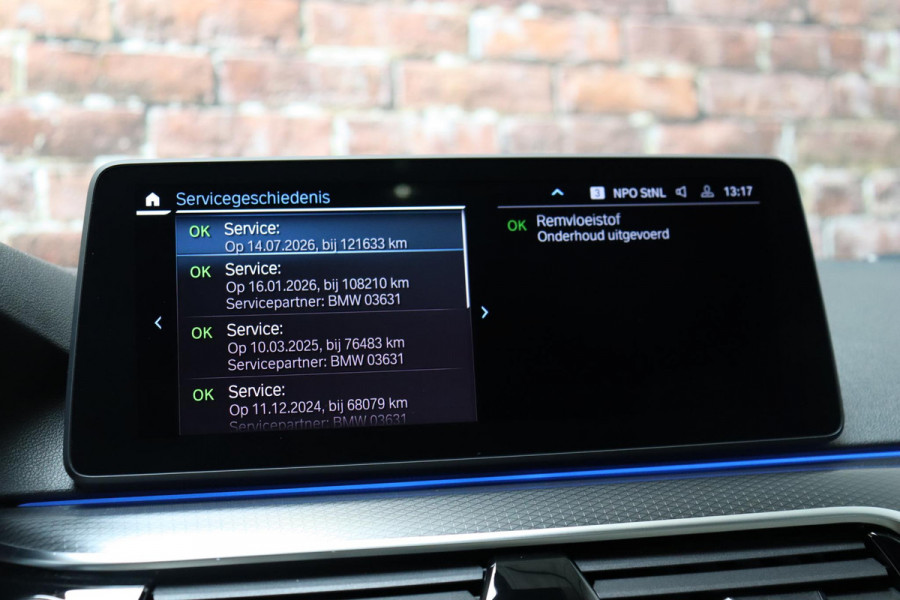 BMW 5 Serie Touring 530e xDrive High Executive M Sport Pakket Automaat / Live Cockpit Professional / Driving Assistant Professional / Laserlicht / Panoramadak / Trekhaak / Stuurwielverwarming / Ambiance Verlichting / Stoelverwarming voor+achter / Head-Up Display / DAB / Hifi / Sportstoelen