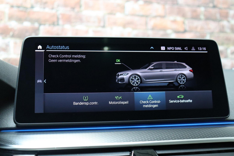 BMW 5 Serie Touring 530e xDrive High Executive M Sport Pakket Automaat / Live Cockpit Professional / Driving Assistant Professional / Laserlicht / Panoramadak / Trekhaak / Stuurwielverwarming / Ambiance Verlichting / Stoelverwarming voor+achter / Head-Up Display / DAB / Hifi / Sportstoelen