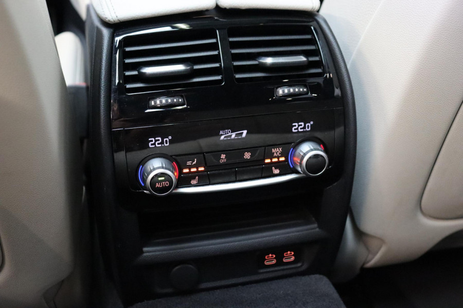 BMW 5 Serie Touring 530e xDrive High Executive M Sport Pakket Automaat / Live Cockpit Professional / Driving Assistant Professional / Laserlicht / Panoramadak / Trekhaak / Stuurwielverwarming / Ambiance Verlichting / Stoelverwarming voor+achter / Head-Up Display / DAB / Hifi / Sportstoelen