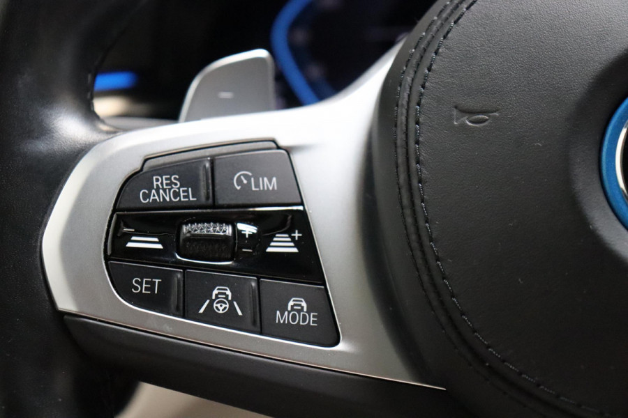 BMW 5 Serie Touring 530e xDrive High Executive M Sport Pakket Automaat / Live Cockpit Professional / Driving Assistant Professional / Laserlicht / Panoramadak / Trekhaak / Stuurwielverwarming / Ambiance Verlichting / Stoelverwarming voor+achter / Head-Up Display / DAB / Hifi / Sportstoelen