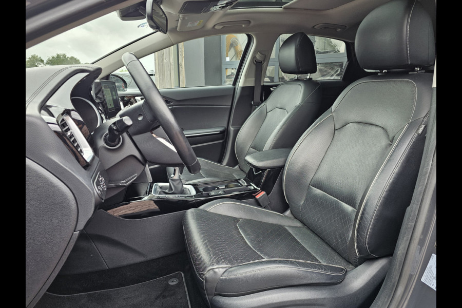Kia Ceed 1.4 T-GDi ExecutiveLine | Navi | Pano | Trekhaak | Leer | Stoelverwarming | Keyless | Elek. stoelen |