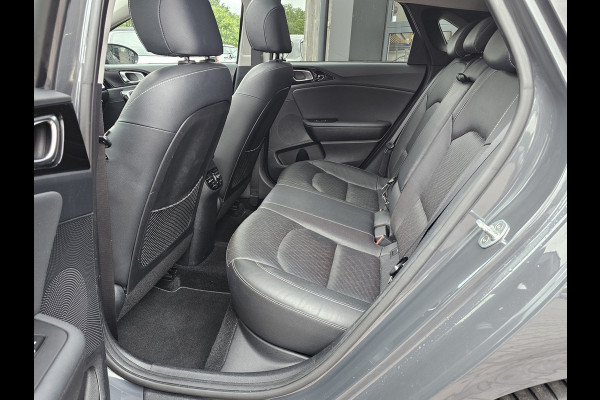 Kia Ceed 1.4 T-GDi ExecutiveLine | Navi | Pano | Trekhaak | Leer | Stoelverwarming | Keyless | Elek. stoelen |