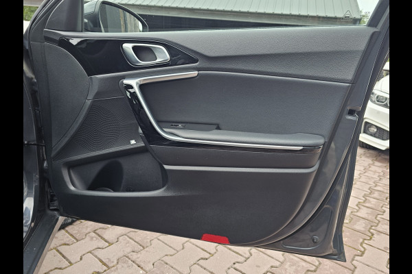 Kia Ceed 1.4 T-GDi ExecutiveLine | Navi | Pano | Trekhaak | Leer | Stoelverwarming | Keyless | Elek. stoelen |