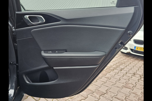 Kia Ceed 1.4 T-GDi ExecutiveLine | Navi | Pano | Trekhaak | Leer | Stoelverwarming | Keyless | Elek. stoelen |