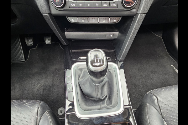 Kia Ceed 1.4 T-GDi ExecutiveLine | Navi | Pano | Trekhaak | Leer | Stoelverwarming | Keyless | Elek. stoelen |