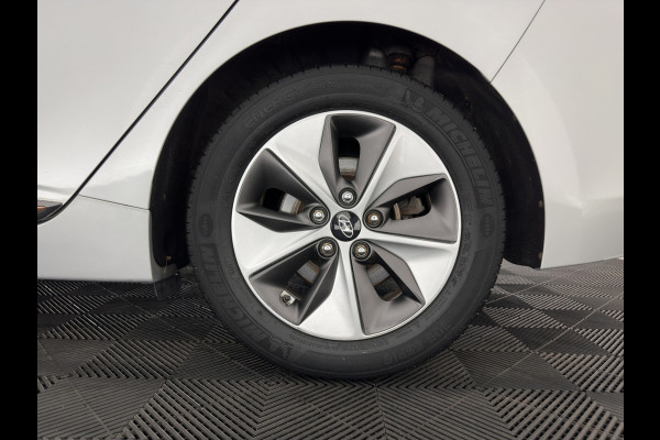 Hyundai IONIQ Comfort EV (INCL-BTW) Aut. *ADAPTIVE-CRUISE | DIGI-COCKPIT | SHIFTPADDLES | LANE-ASSIST | CCS-FASTLOADER | CRUISE | CAMERA | KEYLESS | DAB+ | NAVI-FULLMAP | ECC | PDC | 16"*