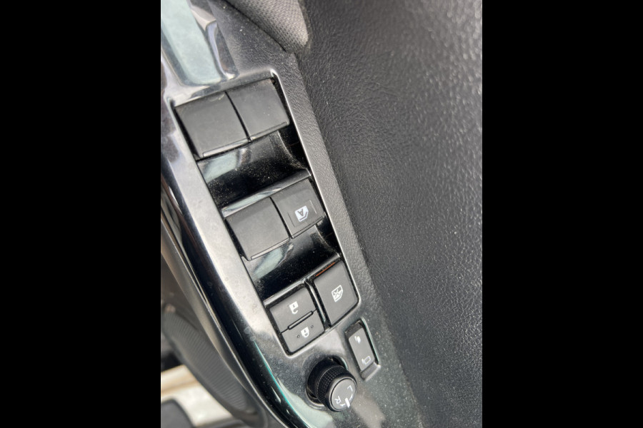 Toyota Hilux 2.4 D-4D-F Double Cab 5 persoons/Geel Kenteken