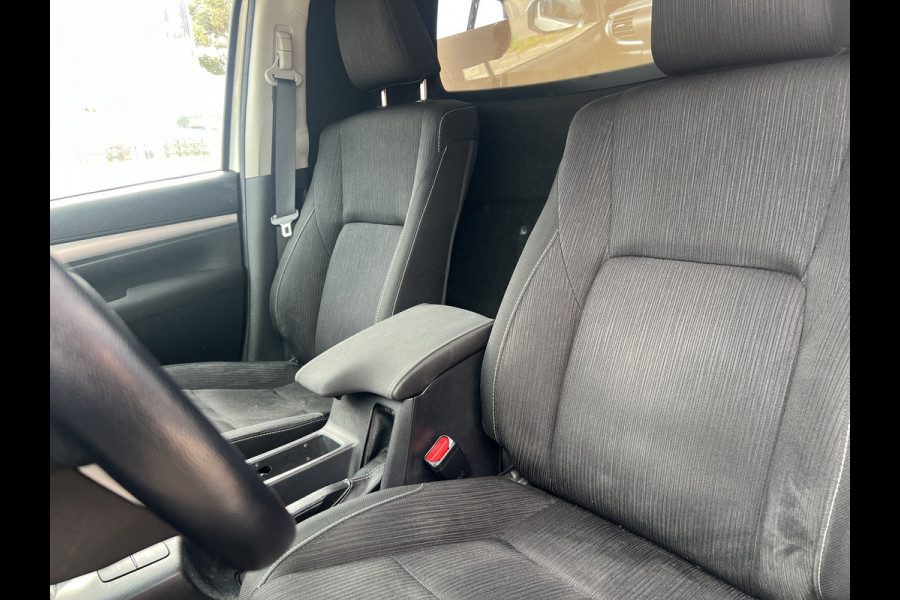 Toyota Hilux 2.4 D-4D-F Double Cab 5 persoons/Geel Kenteken