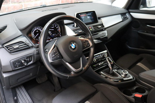 BMW 2 Serie Active Tourer 218i Executive Automaat / Navigatie / Trekhaak / Achteruitrijcamera / Climate Control / Sportstoel / Cruise Control / Bluetooth / Chrome Line / 16 Inch / Parkeerassistent / LED