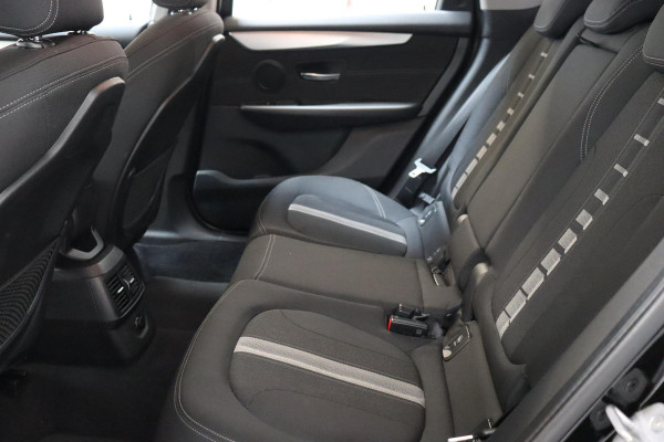 BMW 2 Serie Active Tourer 218i Executive Automaat / Navigatie / Trekhaak / Achteruitrijcamera / Climate Control / Sportstoel / Cruise Control / Bluetooth / Chrome Line / 16 Inch / Parkeerassistent / LED