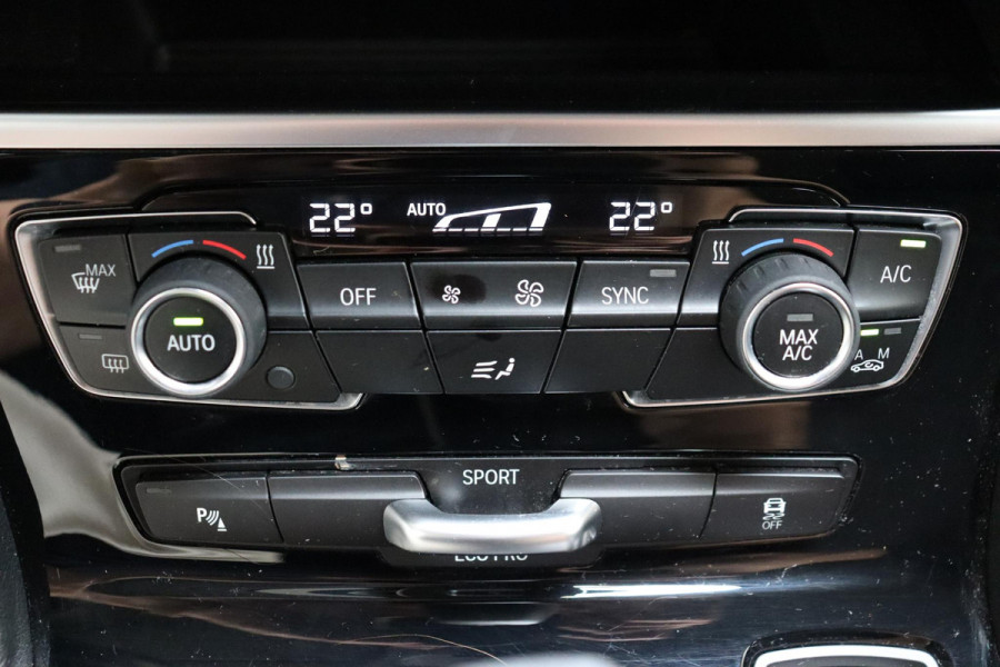 BMW 2 Serie Active Tourer 218i Executive Automaat / Navigatie / Trekhaak / Achteruitrijcamera / Climate Control / Sportstoel / Cruise Control / Bluetooth / Chrome Line / 16 Inch / Parkeerassistent / LED