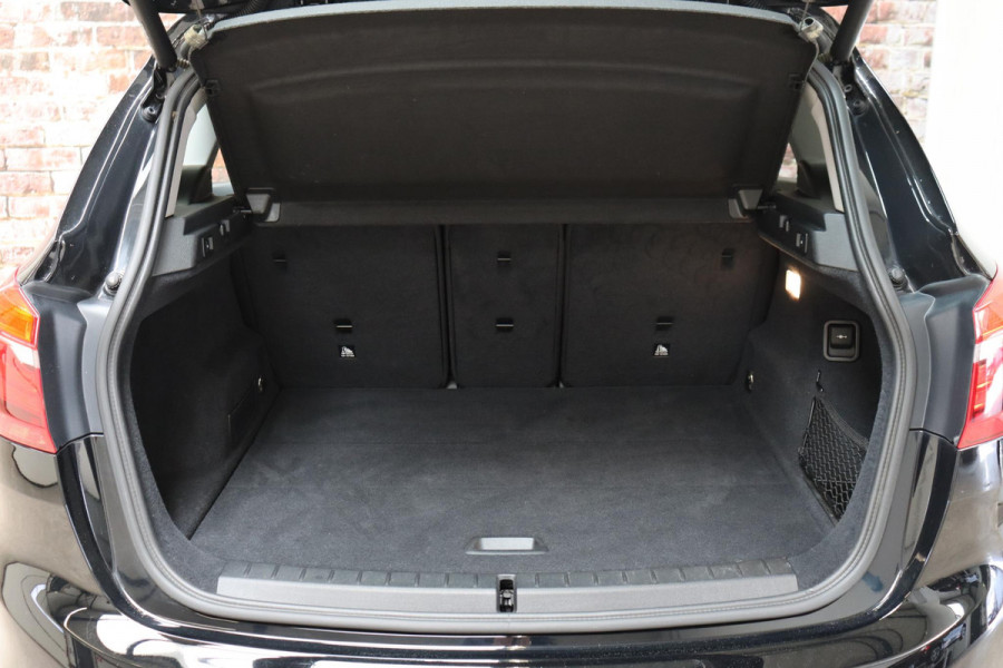 BMW 2 Serie Active Tourer 218i Executive Automaat / Navigatie / Trekhaak / Achteruitrijcamera / Climate Control / Sportstoel / Cruise Control / Bluetooth / Chrome Line / 16 Inch / Parkeerassistent / LED