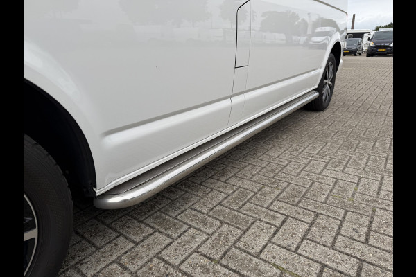 Volkswagen Transporter 2.0 TDI 150pk DSG automaat L2H1 DC 5 persoons Highline / vaste prijs rijklaar € 32.950 ex btw / lease vanaf € 538 / leer / cruise / airco / trekhaak 2500 kg / navigatie / euro 6 / bpm vrij !