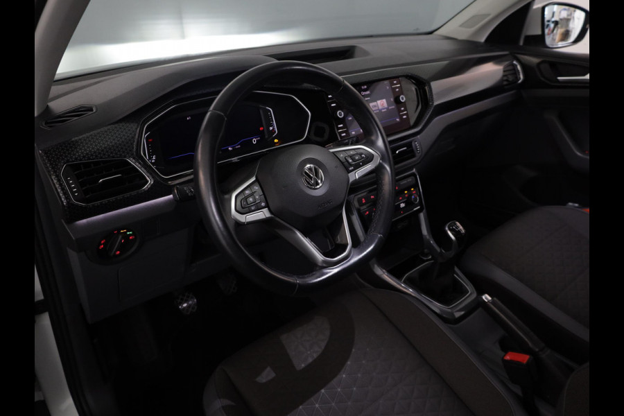 Volkswagen T-Cross 1.0 TSI Style 115pk 6bak| Navigatie| alarm| 17'LM-velgen | Extra getint glas