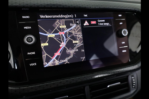 Volkswagen T-Cross 1.0 TSI Style 115pk 6bak| Navigatie| alarm| 17'LM-velgen | Extra getint glas