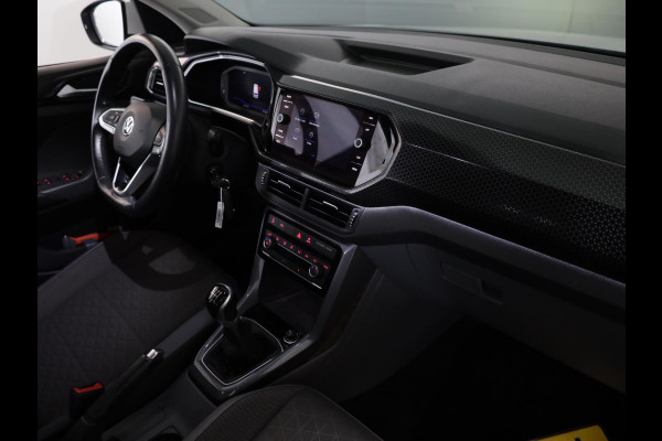 Volkswagen T-Cross 1.0 TSI Style 115pk 6bak| Navigatie| alarm| 17'LM-velgen | Extra getint glas