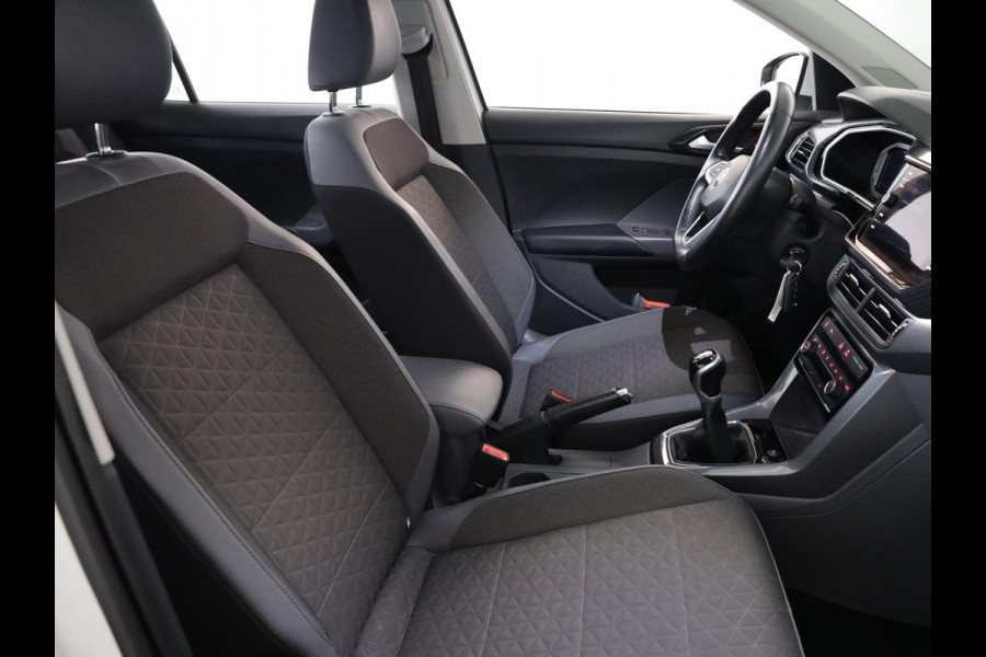 Volkswagen T-Cross 1.0 TSI Style 115pk 6bak| Navigatie| alarm| 17'LM-velgen | Extra getint glas