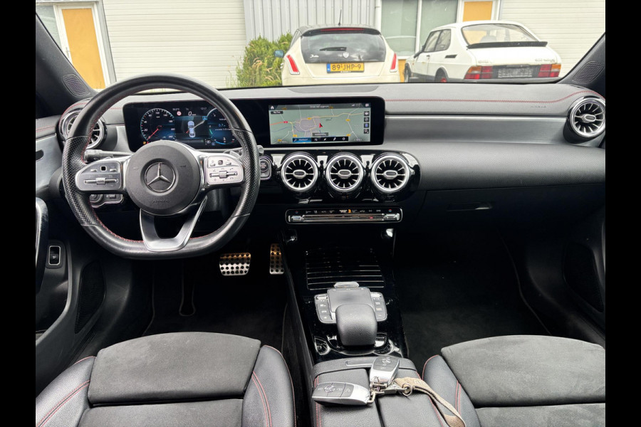 Mercedes-Benz CLA-Klasse 220 4MATIC AMG Premium