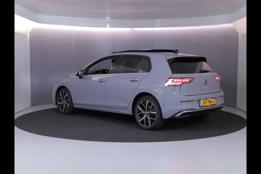 Volkswagen Golf 1.5 eHybrid Style Edition Navi| Pano.dak| el. trekhaak | Camera