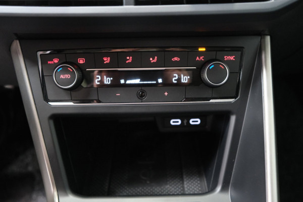 Volkswagen Polo 1.0 TSI R-Line Edition Automaat - N.A.P. Airco, Cruise, PDC, Camera, Carplay.