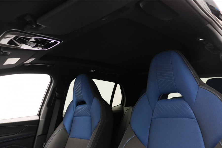 Lynk & Co 01 1.5 261PK Plug-in Hybrid *Zwarte Hemel* 360° Camera Pano/dak Apple/Carplay Adaptive/Cruise