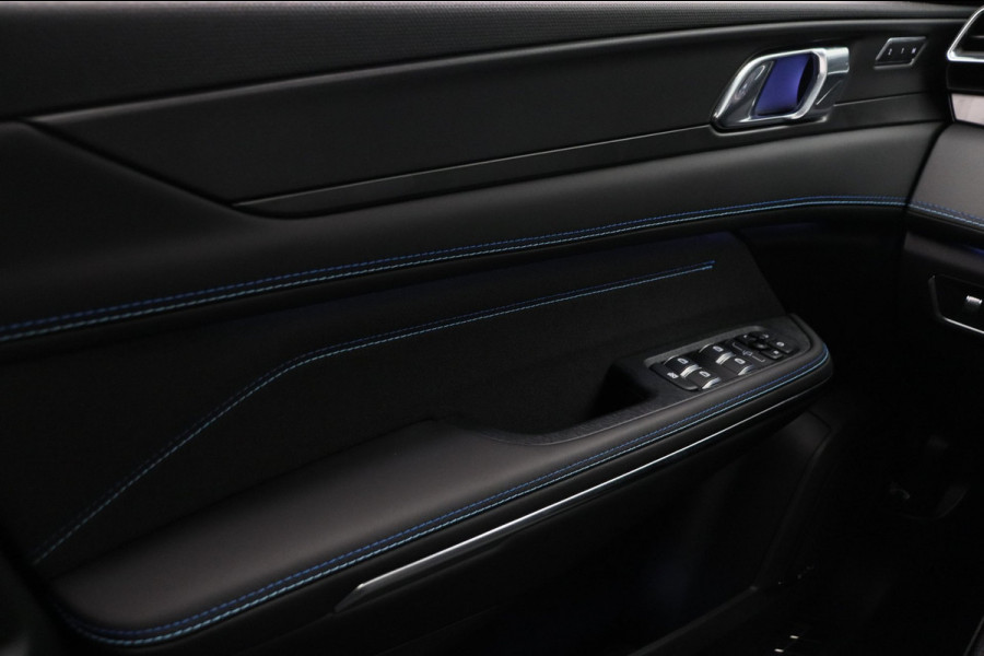 Lynk & Co 01 1.5 261PK Plug-in Hybrid *Zwarte Hemel* 360° Camera Pano/dak Apple/Carplay Adaptive/Cruise