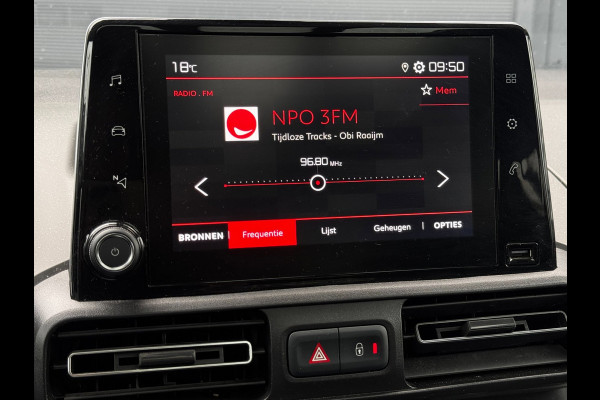 Citroën Berlingo 1.2 PureTech Shine | Panoramadak | Distributieriem vervangen | Camera | Navi by App | HUD | Climate Control