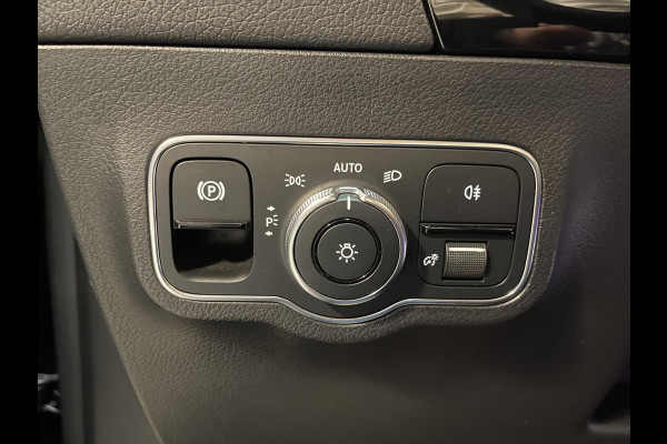 Mercedes-Benz B-Klasse 250 e Business Solution AMG Limited Night Pakket 18''/Sfeerverlichting/DAB/PDC v+a/Stoelverwarming/Climate/Apple Carplay & Android Auto