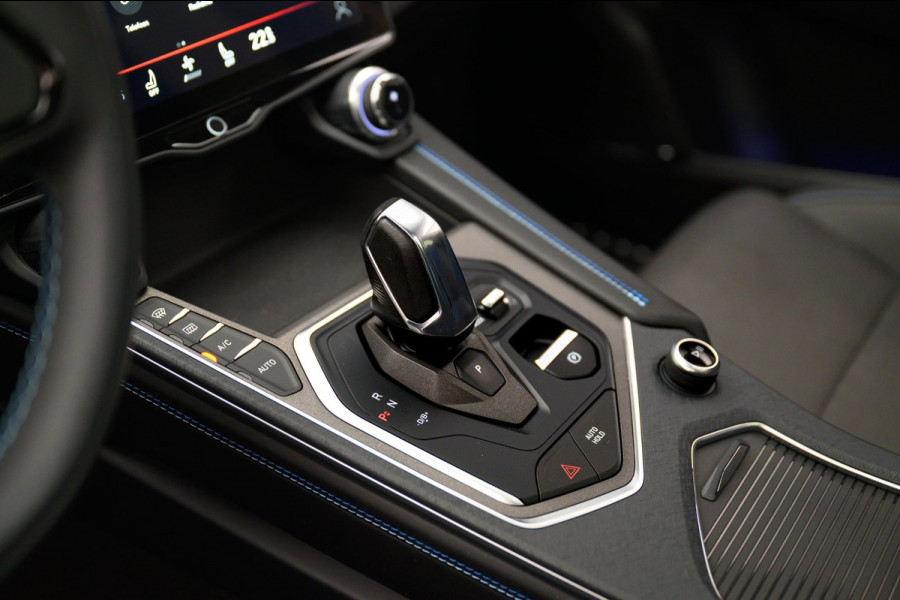 Lynk & Co 01 1.5 261PK Plug-in Hybrid *Zwarte Hemel* 360° Camera Pano/dak Apple/Carplay Adaptive/Cruise