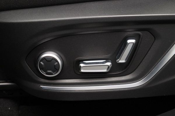 Lynk & Co 01 1.5 261PK Plug-in Hybrid *Zwarte Hemel* 360° Camera Pano/dak Apple/Carplay Adaptive/Cruise