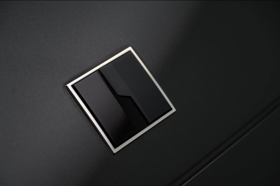 Lynk & Co 01 1.5 261PK Plug-in Hybrid *Zwarte Hemel* 360° Camera Pano/dak Apple/Carplay Adaptive/Cruise