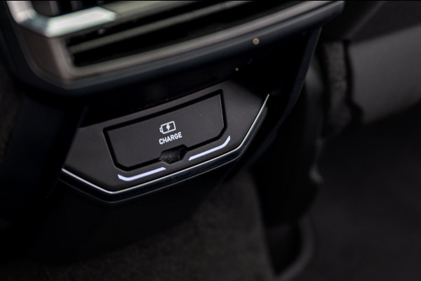 Lynk & Co 01 1.5 261PK Plug-in Hybrid *Zwarte Hemel* 360° Camera Pano/dak Apple/Carplay Adaptive/Cruise