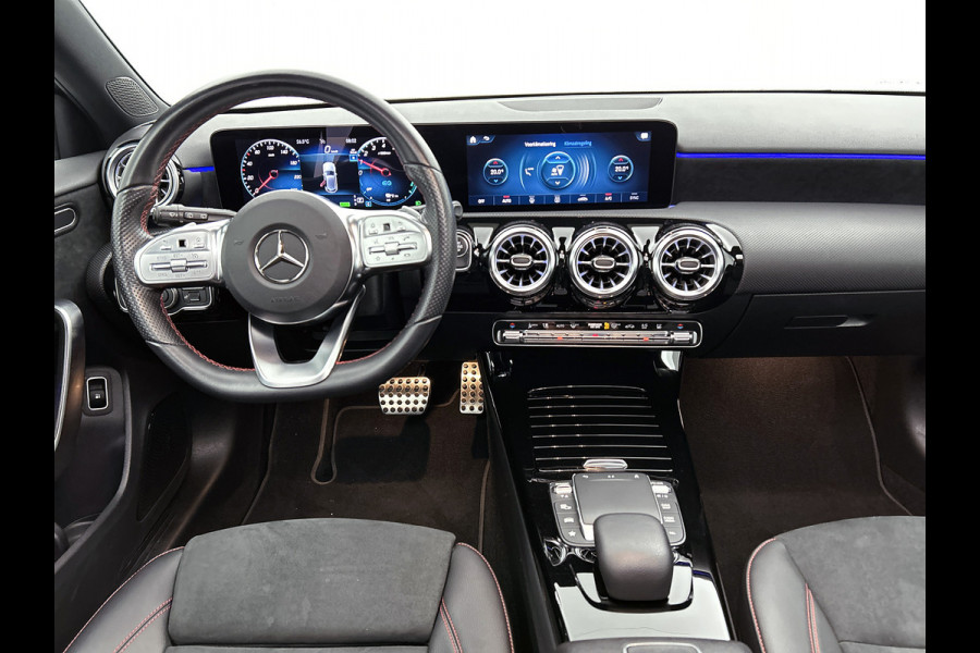 Mercedes-Benz A-Klasse 250 e AMG Plug-In Hybride | AMG-Line interieur | AMG- Line Exterieur | Achteruitrijcamera |  Panorama schuifkanteldak | Sfeerverlichting | Stoelverwarming | navigatie| 24 maanden Certified Mercedes-benz garantie