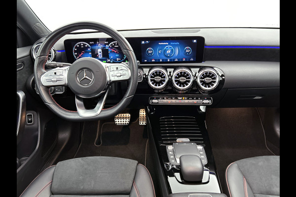Mercedes-Benz A-Klasse 250 e AMG Plug-In Hybride | AMG-Line interieur | AMG- Line Exterieur | Achteruitrijcamera |  Panorama schuifkanteldak | Sfeerverlichting | Stoelverwarming | navigatie| 24 maanden Certified Mercedes-benz garantie