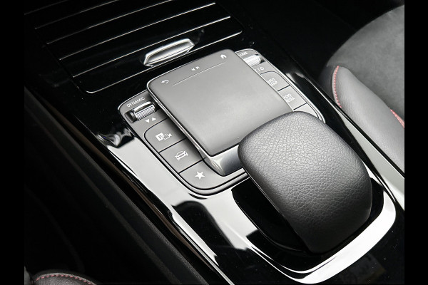 Mercedes-Benz A-Klasse 250 e AMG Plug-In Hybride | AMG-Line interieur | AMG- Line Exterieur | Achteruitrijcamera |  Panorama schuifkanteldak | Sfeerverlichting | Stoelverwarming | navigatie| 24 maanden Certified Mercedes-benz garantie