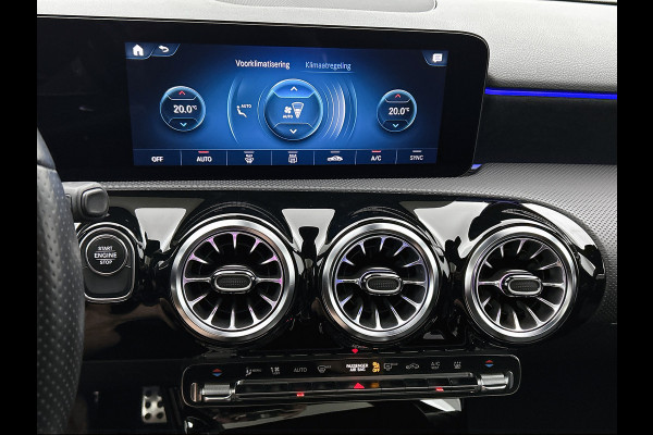Mercedes-Benz A-Klasse 250 e AMG Plug-In Hybride | AMG-Line interieur | AMG- Line Exterieur | Achteruitrijcamera |  Panorama schuifkanteldak | Sfeerverlichting | Stoelverwarming | navigatie| 24 maanden Certified Mercedes-benz garantie