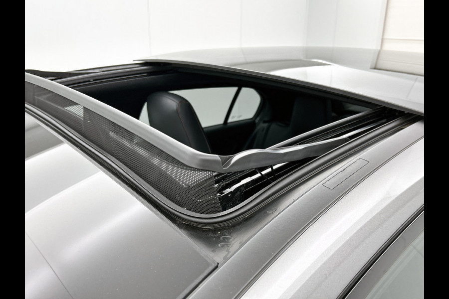 Mercedes-Benz A-Klasse 250 e AMG Plug-In Hybride | AMG-Line interieur | AMG- Line Exterieur | Achteruitrijcamera |  Panorama schuifkanteldak | Sfeerverlichting | Stoelverwarming | navigatie| 24 maanden Certified Mercedes-benz garantie