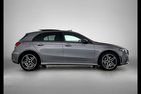 Mercedes-Benz A-Klasse 250 e AMG Plug-In Hybride | AMG-Line interieur | AMG- Line Exterieur | Achteruitrijcamera |  Panorama schuifkanteldak | Sfeerverlichting | Stoelverwarming | navigatie| 24 maanden Certified Mercedes-benz garantie