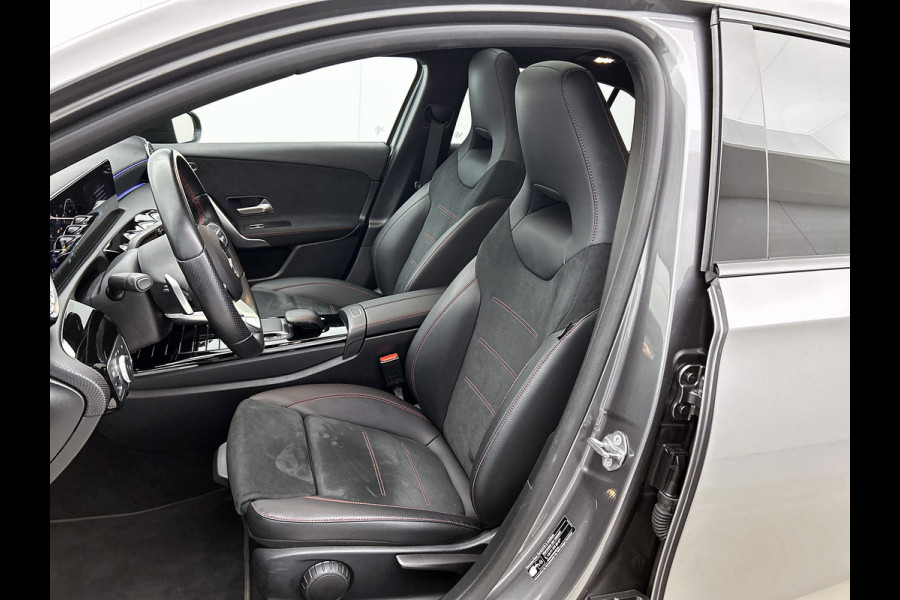 Mercedes-Benz A-Klasse 250 e AMG Plug-In Hybride | AMG-Line interieur | AMG- Line Exterieur | Achteruitrijcamera |  Panorama schuifkanteldak | Sfeerverlichting | Stoelverwarming | navigatie| 24 maanden Certified Mercedes-benz garantie