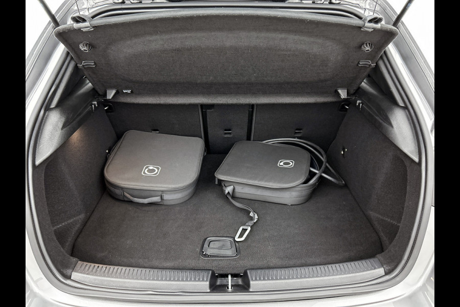 Mercedes-Benz A-Klasse 250 e AMG Plug-In Hybride | AMG-Line interieur | AMG- Line Exterieur | Achteruitrijcamera |  Panorama schuifkanteldak | Sfeerverlichting | Stoelverwarming | navigatie| 24 maanden Certified Mercedes-benz garantie