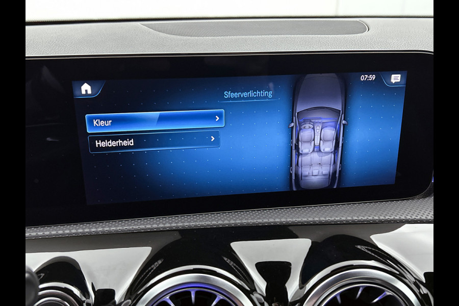 Mercedes-Benz A-Klasse 250 e AMG Plug-In Hybride | AMG-Line interieur | AMG- Line Exterieur | Achteruitrijcamera |  Panorama schuifkanteldak | Sfeerverlichting | Stoelverwarming | navigatie| 24 maanden Certified Mercedes-benz garantie