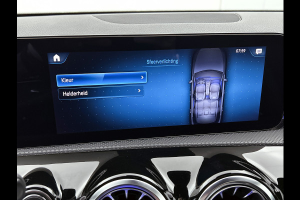Mercedes-Benz A-Klasse 250 e AMG Plug-In Hybride | AMG-Line interieur | AMG- Line Exterieur | Achteruitrijcamera |  Panorama schuifkanteldak | Sfeerverlichting | Stoelverwarming | navigatie| 24 maanden Certified Mercedes-benz garantie