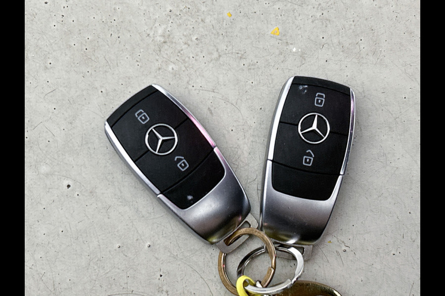Mercedes-Benz A-Klasse 250 e AMG Plug-In Hybride | AMG-Line interieur | AMG- Line Exterieur | Achteruitrijcamera |  Panorama schuifkanteldak | Sfeerverlichting | Stoelverwarming | navigatie| 24 maanden Certified Mercedes-benz garantie