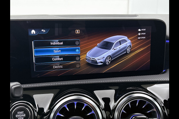 Mercedes-Benz A-Klasse 250 e AMG Plug-In Hybride | AMG-Line interieur | AMG- Line Exterieur | Achteruitrijcamera |  Panorama schuifkanteldak | Sfeerverlichting | Stoelverwarming | navigatie| 24 maanden Certified Mercedes-benz garantie