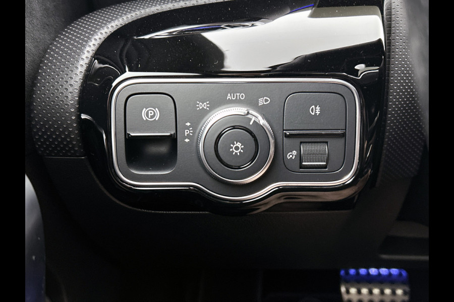 Mercedes-Benz A-Klasse 250 e AMG Plug-In Hybride | AMG-Line interieur | AMG- Line Exterieur | Achteruitrijcamera |  Panorama schuifkanteldak | Sfeerverlichting | Stoelverwarming | navigatie| 24 maanden Certified Mercedes-benz garantie