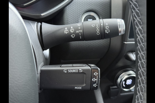 Renault Clio 1.6 E-Tech Hybrid Keyless Apple/Android Lane-dep. CruiseControl Usb Navi Regensensor Aut.Verlichting Isofix Ecc Pdc Dab Bordherkenning Elek.Ramen/Spiegels 140 Zen