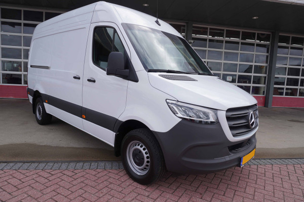 Mercedes-Benz Sprinter 319 CDI 191PK L2H2 RWD Pro Automaat nr.V149 | Airco | Cruise | Camera | geveerde stoel | Trekgewicht 3.500KG
