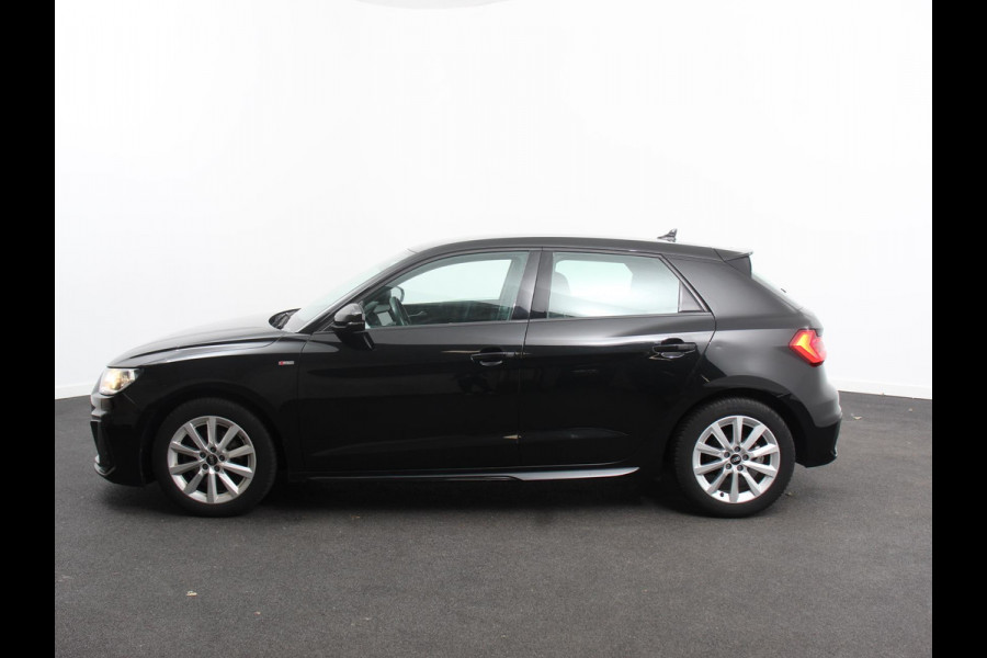 Audi A1 Sportback 30 TFSI S edition Climate control Cruise control Stoelverwarming Lichtmetalen velgen Navigatie Apple Carplay/ Android Auto Parkeersensoren